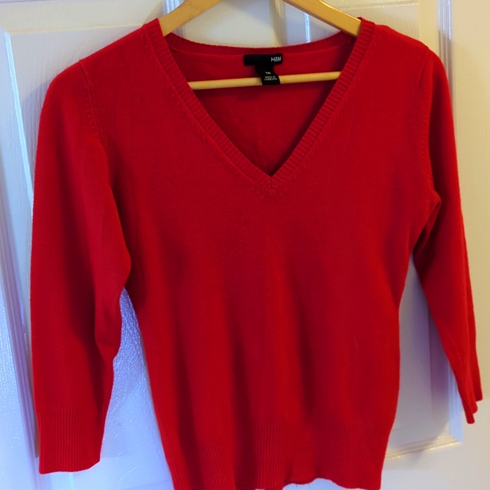 H&M v neck 3/4 sleeve vibrant red sweater